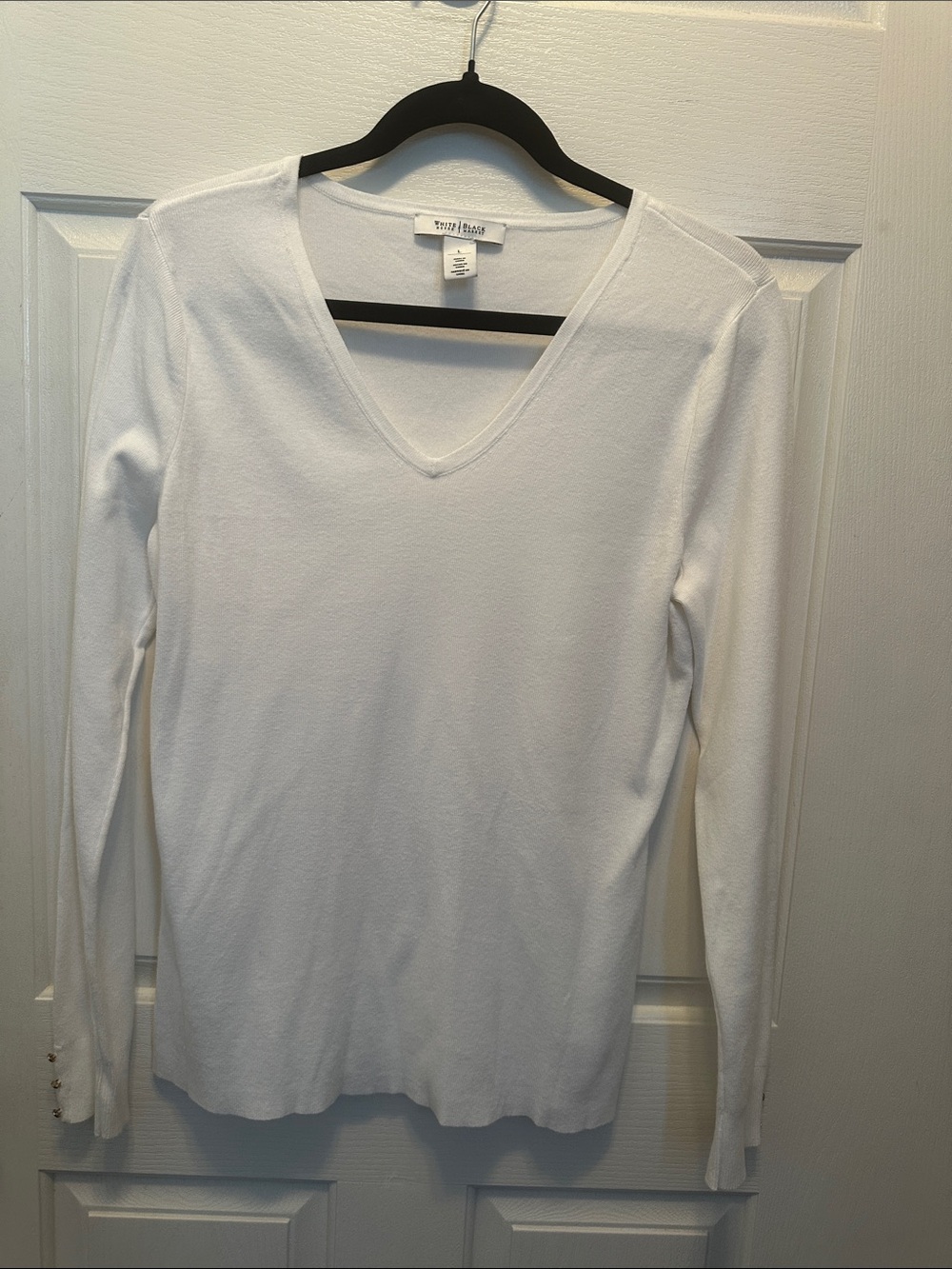 White House Black Market White V-Neck Long Sleeve Sweater Gold Button Detail L